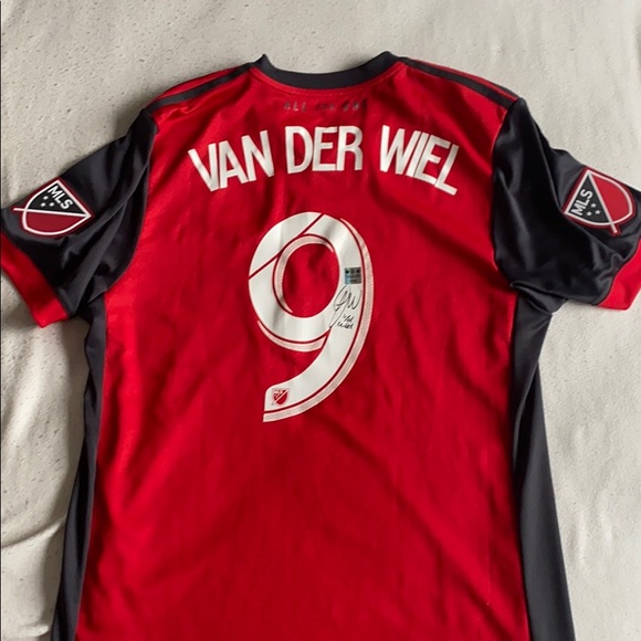 Signed TFC Van Der Wiel jersey - Picture 2 of 5
